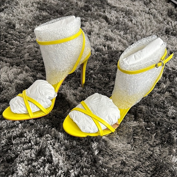 Steve Madden Jypsey Yellow Strappy Heels - Picture 4 of 9